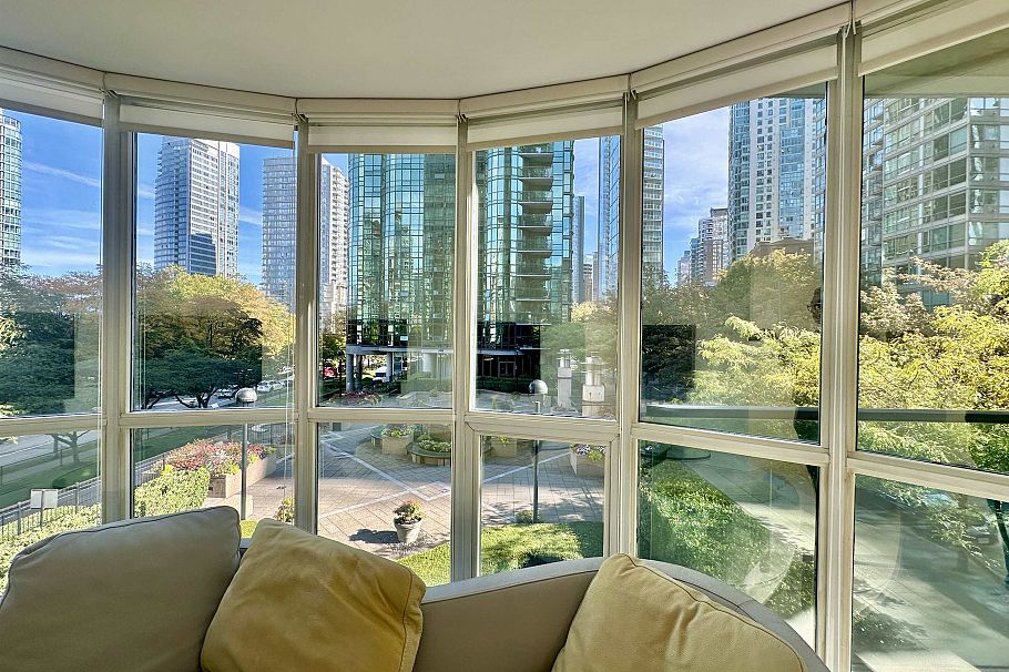 206 588 Broughton Street Vancouver, BC - 3