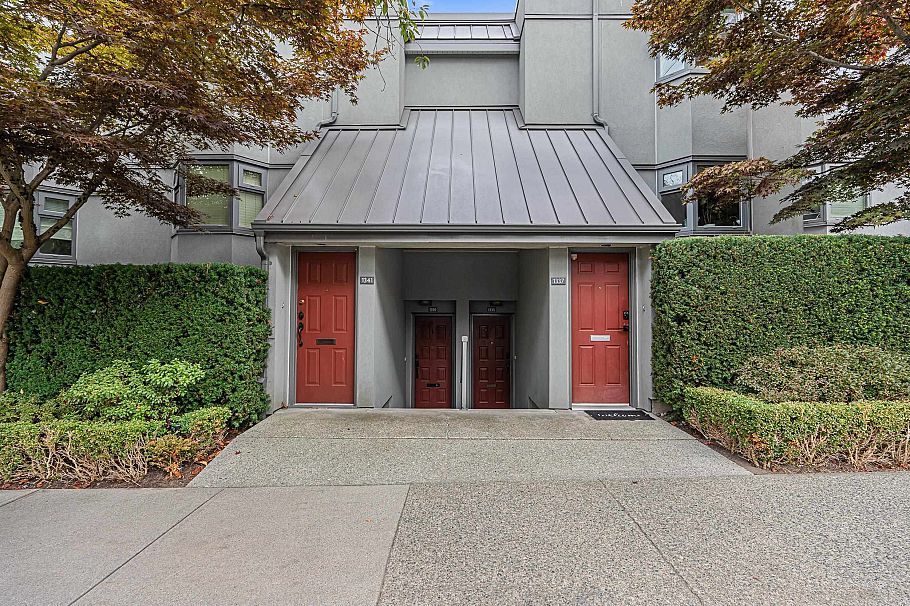 1339 W 8th Avenue Vancouver, BC - 3