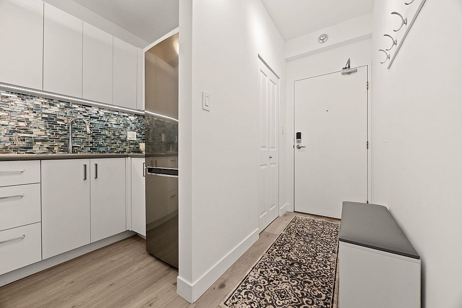 207 1655 Nelson Street Vancouver, BC - 9