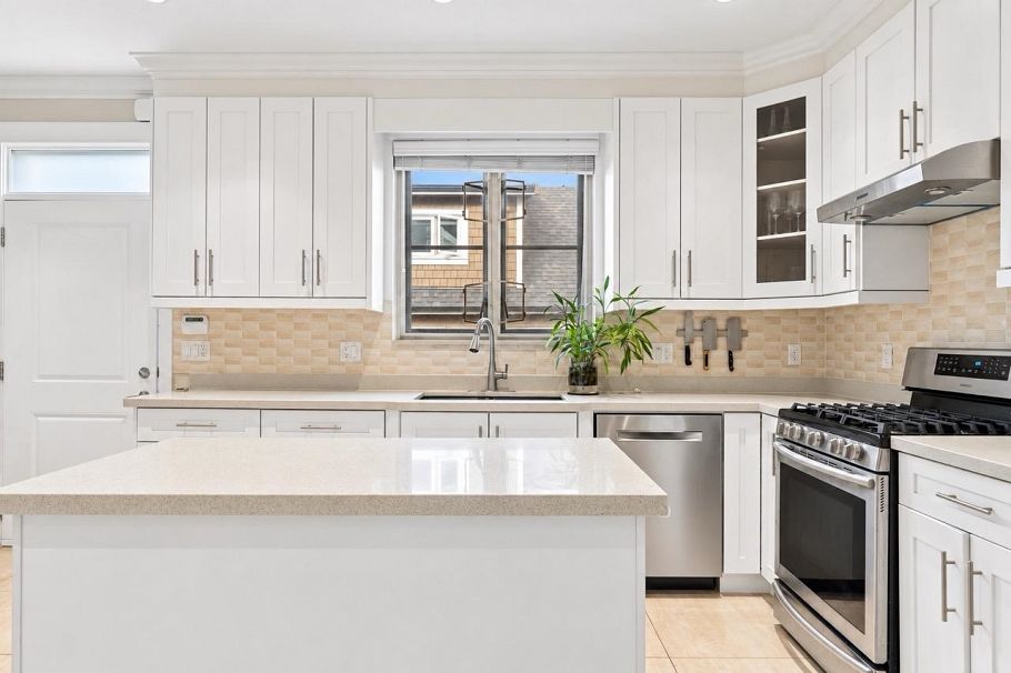 3895 Dumfries Street Vancouver, BC - 5