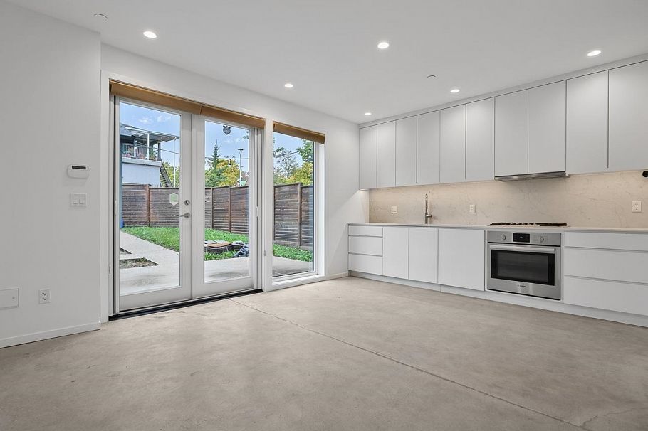 4136 Beatrice Street Vancouver, BC - 6