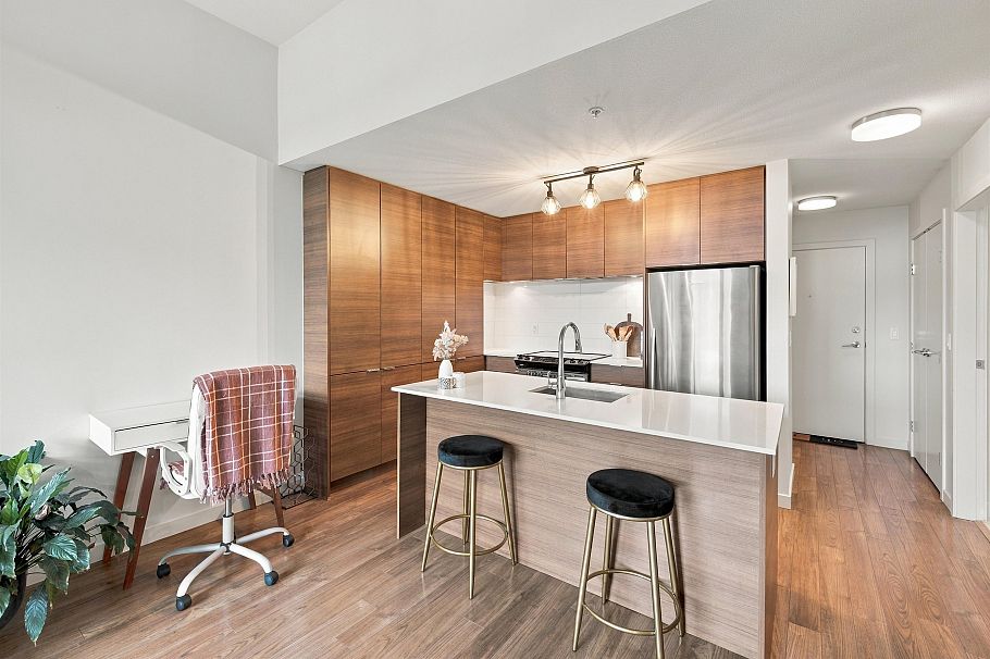 504 1677 Lloyd Avenue North Vancouver, BC - 11