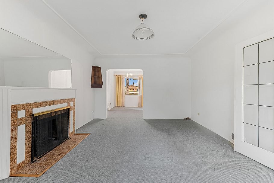3039 W 20th Avenue Vancouver, BC - 4