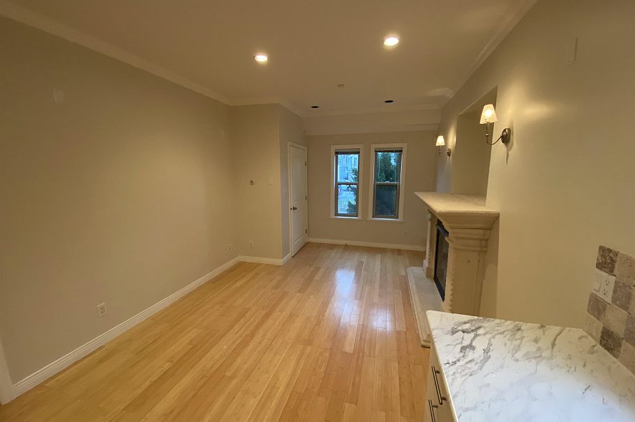2638 Charles Street Vancouver, BC - 30