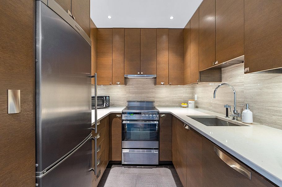 1339 W 8th Avenue Vancouver, BC - 13