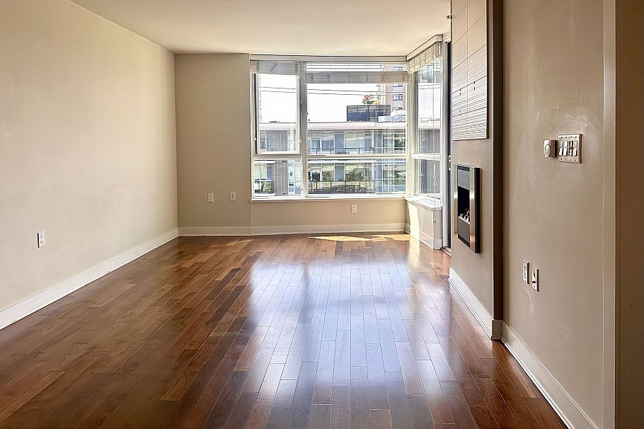 503 160 W 3rd Street North Vancouver, BC - 4