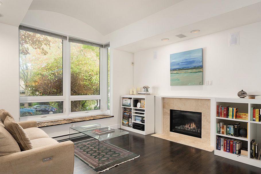 3328 W 30th Avenue Vancouver, BC - 3