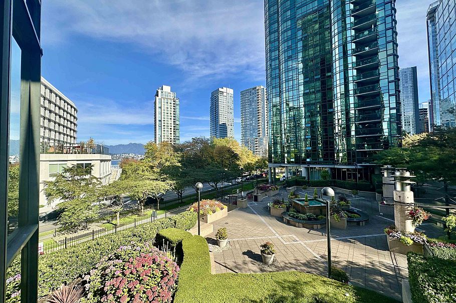 206 588 Broughton Street Vancouver, BC - 16