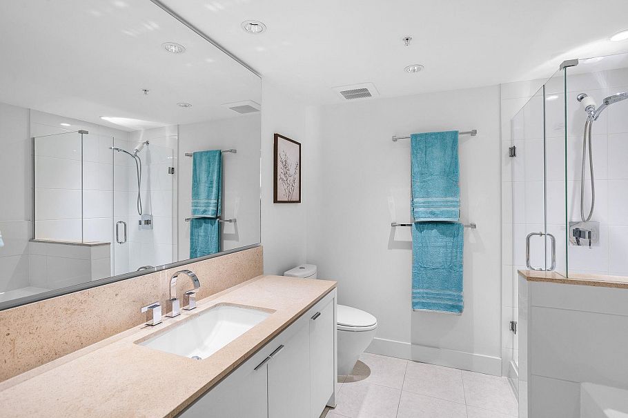 306 158 W 13th Street North Vancouver, BC - 20