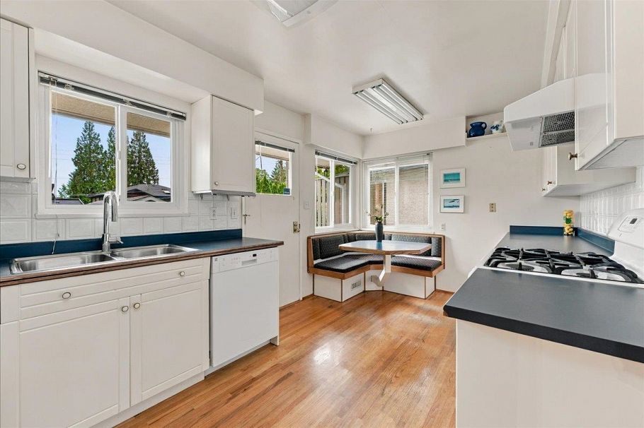 4295 Nottingham Road North Vancouver, BC - 9