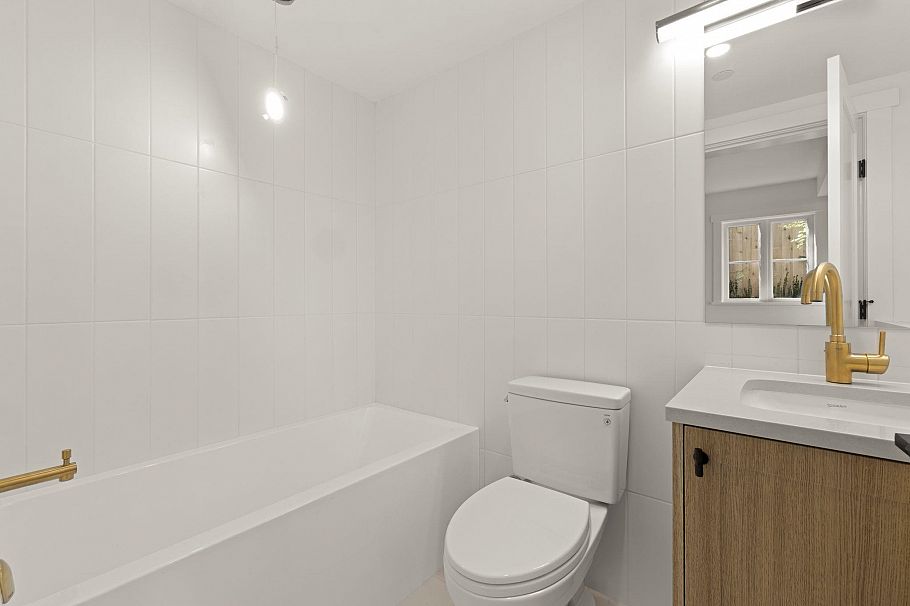 1 326 W 14th Street North Vancouver, BC - 12