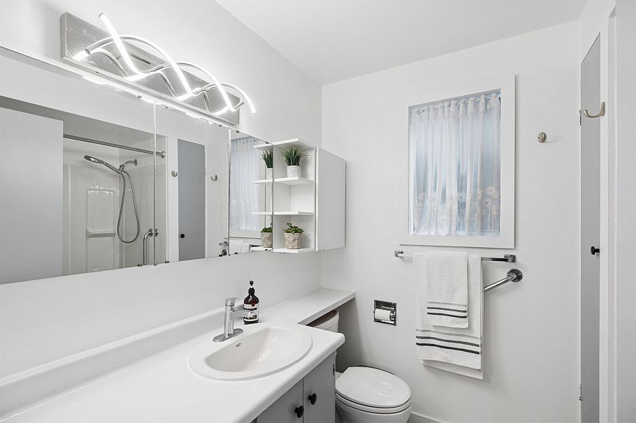 936 W 17th Avenue Vancouver, BC - 14