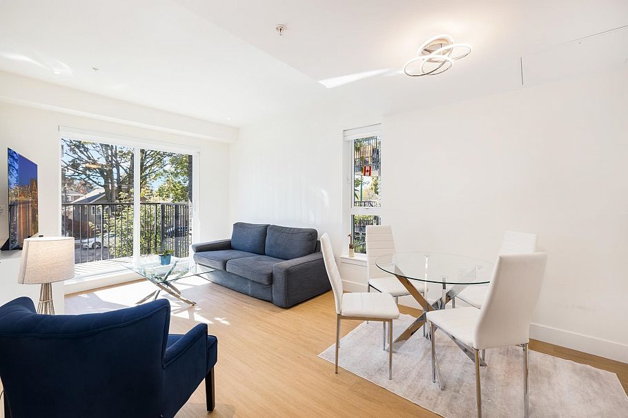 204 2235 E Broadway Street Vancouver, BC - 5