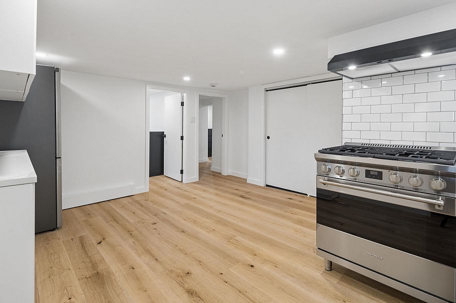 3137 W 24th Avenue Vancouver, BC - 30