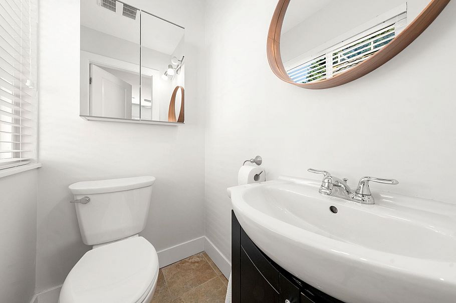 1147 Deep Cove Road North Vancouver, BC - 16