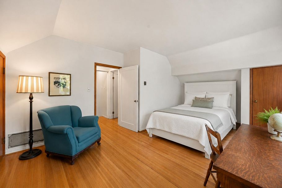 3296 Granville Street Vancouver, BC - 30