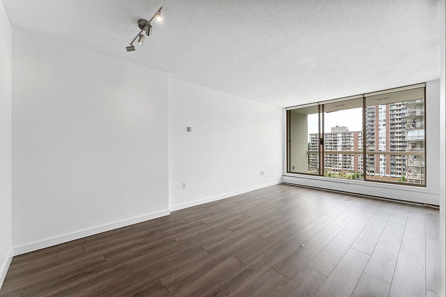 802 2008 Fullerton Avenue North Vancouver, BC - 2