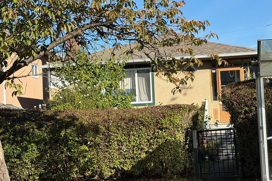 2673 E 22nd Avenue Vancouver, BC - 1