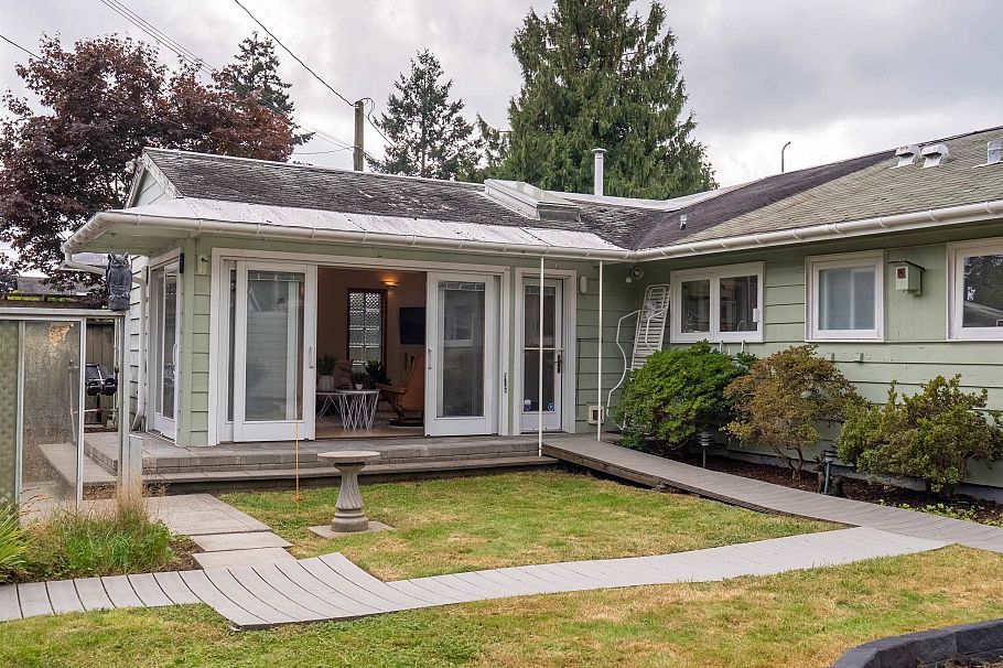 1222 Rosewood Crescent North Vancouver, BC - 36