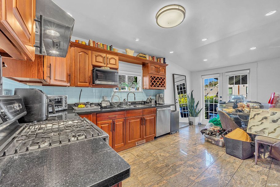 2317 Graveley Street Vancouver, BC - 27