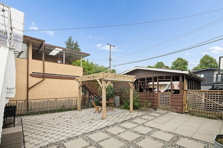 936 W 17th Avenue Vancouver, BC - 34