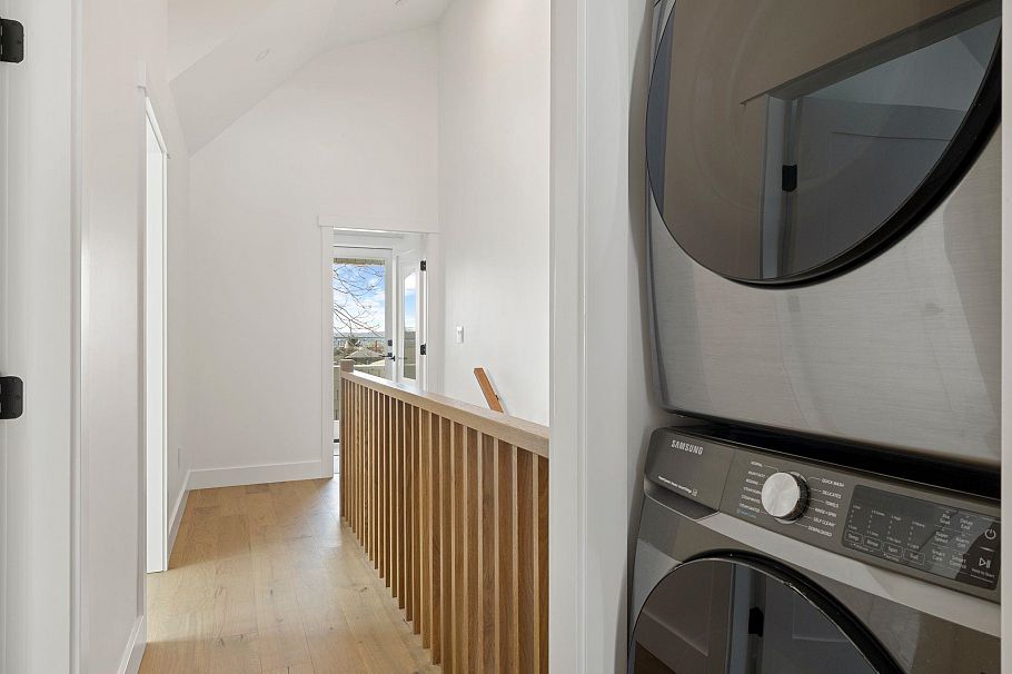 1 326 W 14th Street North Vancouver, BC - 7