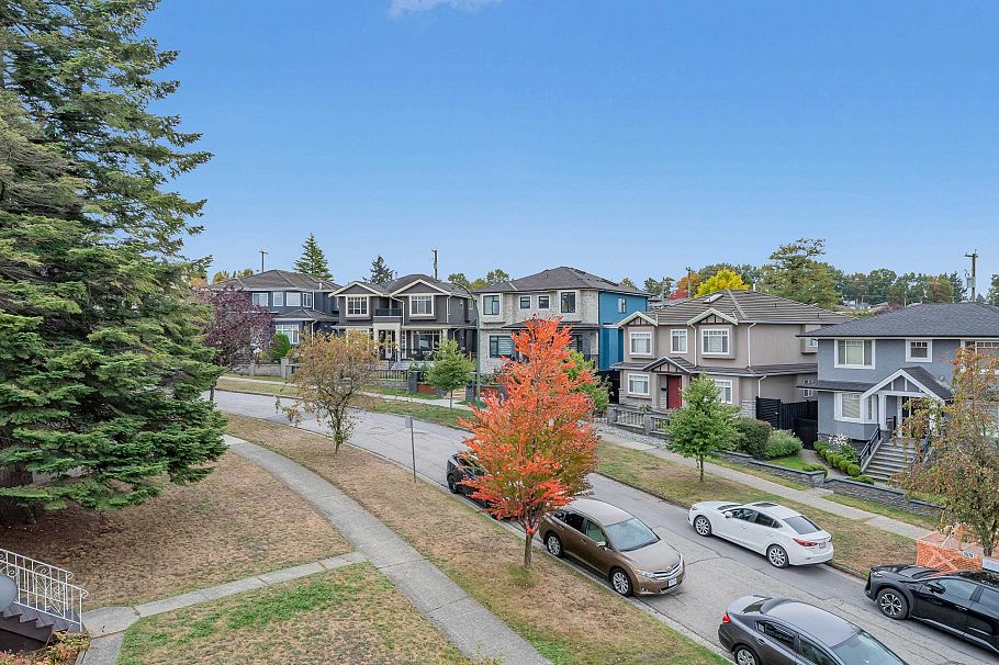 1 3581 Haida Drive Vancouver, BC - 25