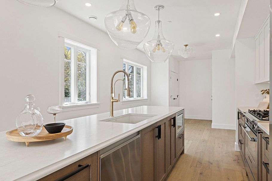 1 326 W 14th Street North Vancouver, BC - 5