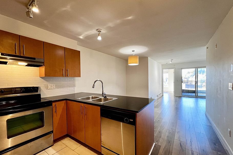 408 1633 Mackay Avenue North Vancouver, BC - 33