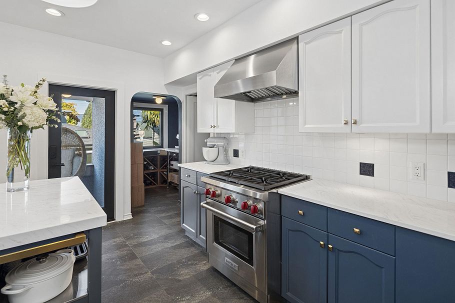 3137 W 24th Avenue Vancouver, BC - 11