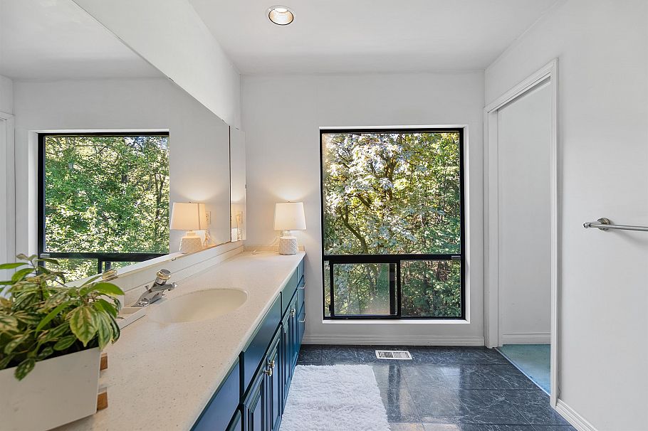 2069 Westview Drive North Vancouver, BC - 20