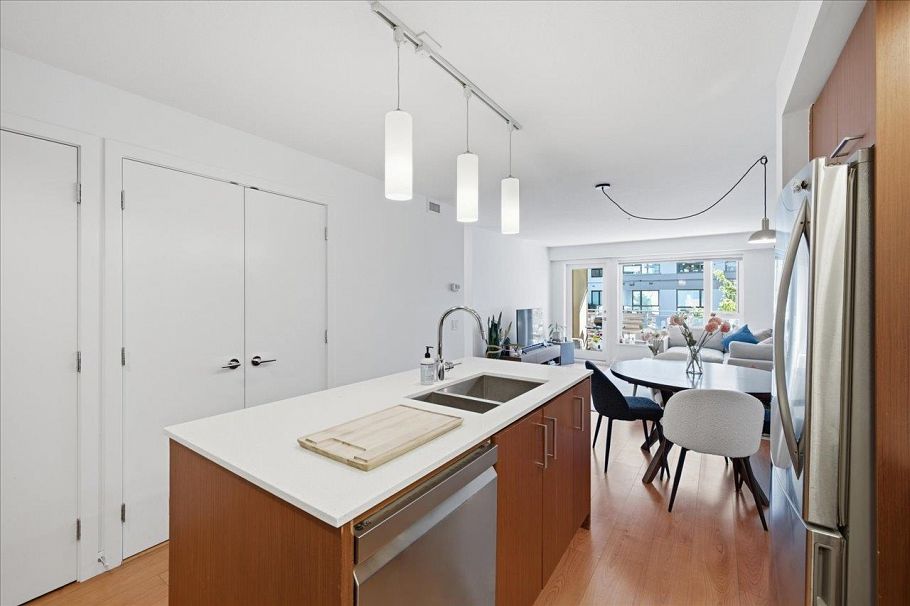 102 221 E 3rd Street North Vancouver, BC - 10