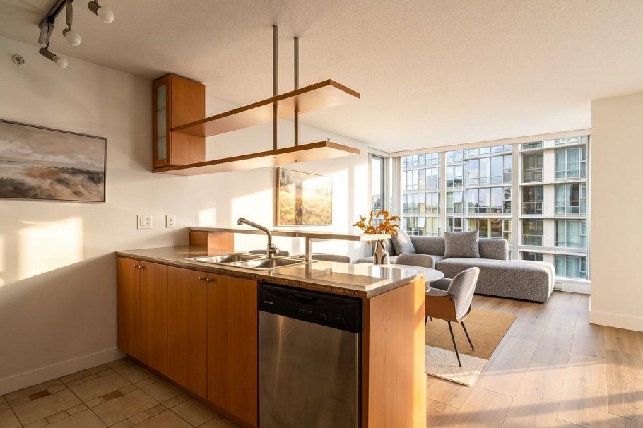 2208 1495 Richards Street Vancouver, BC - 3