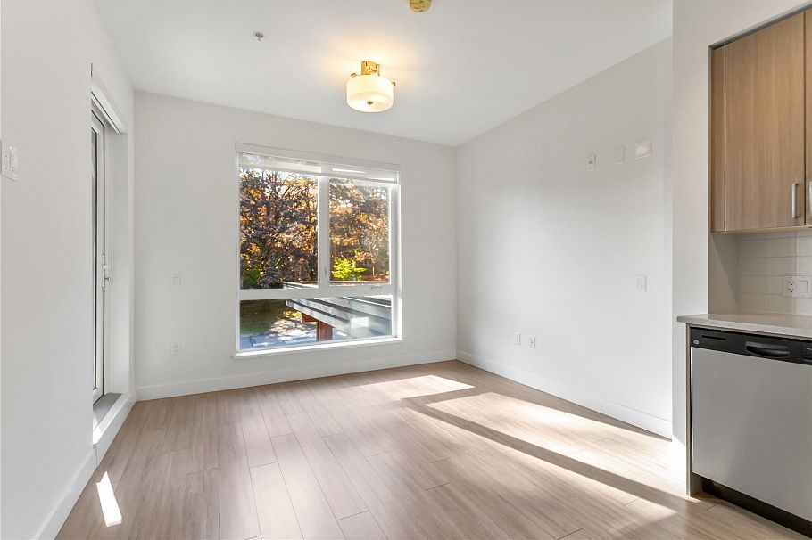 206 3365 E 4th Avenue Vancouver, BC - 4