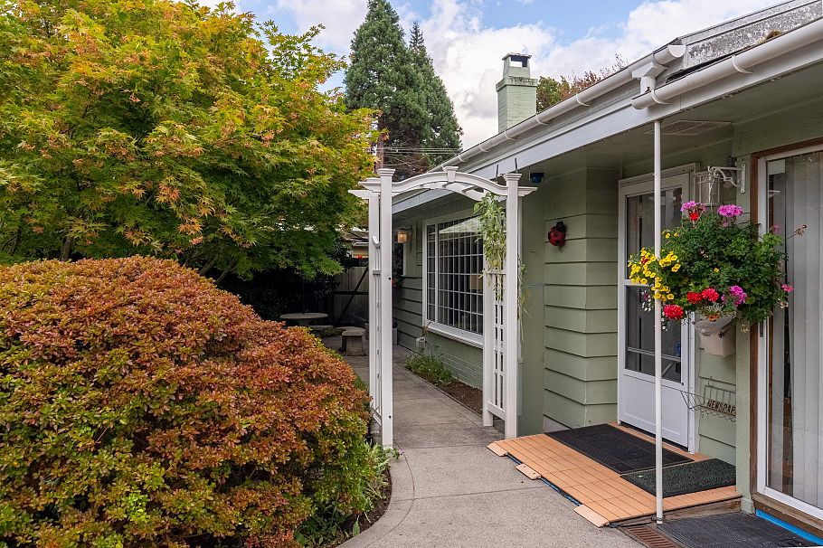 1222 Rosewood Crescent North Vancouver, BC - 2