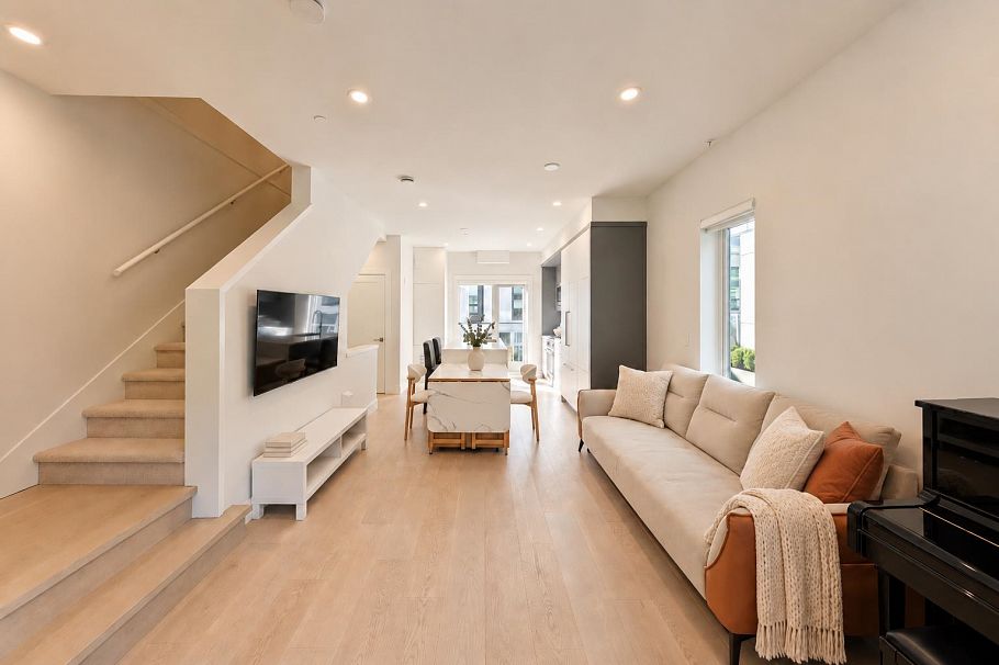 7669 Granville Street Vancouver, BC - 2
