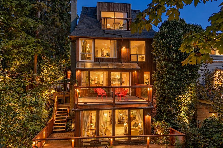 2069 Westview Drive North Vancouver, BC - 1