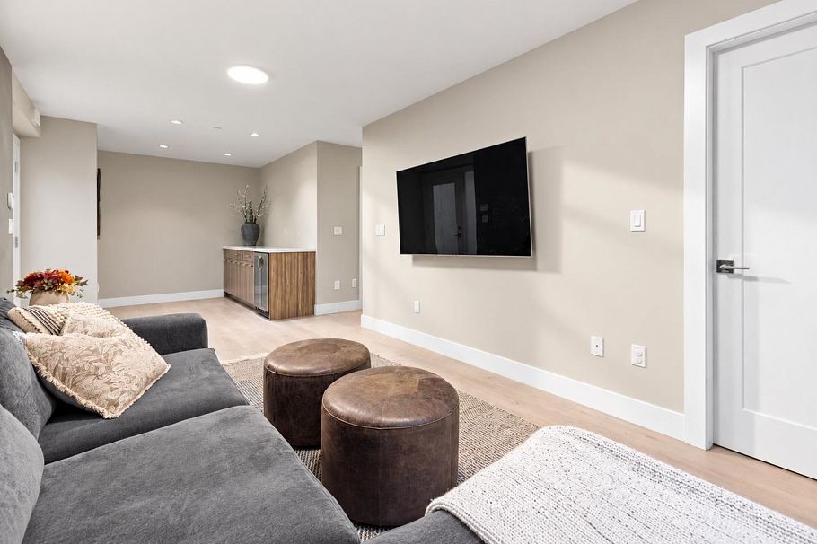2 233 W 5th Street North Vancouver, BC - 31
