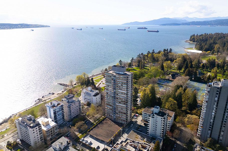 306 2055 Pendrell Street Vancouver, BC - 1