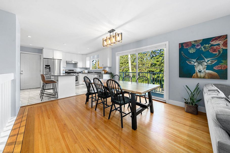 1147 Deep Cove Road North Vancouver, BC - 9