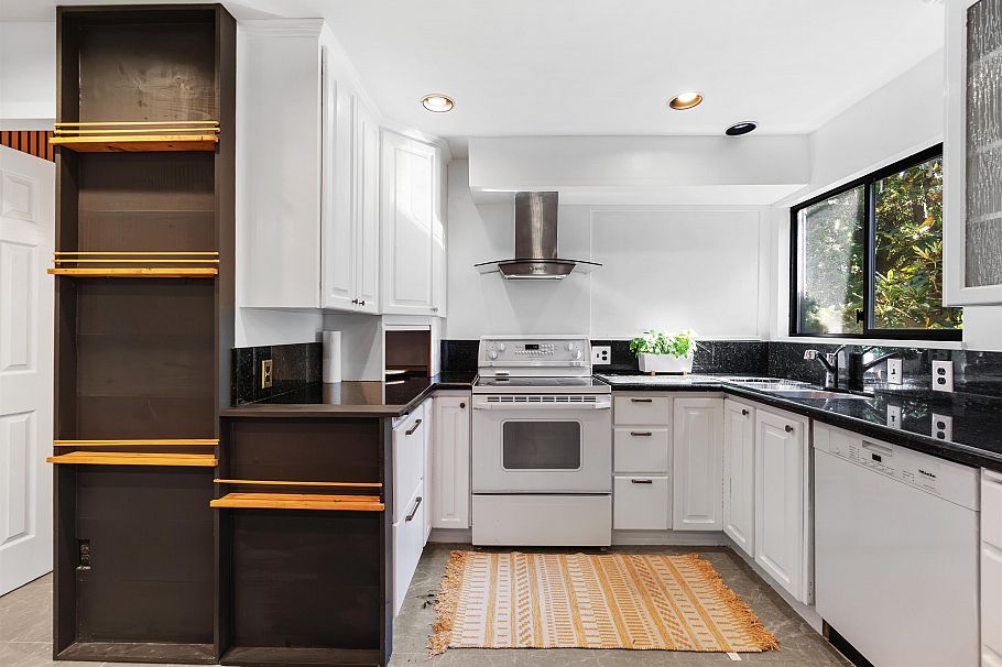 2069 Westview Drive North Vancouver, BC - 17
