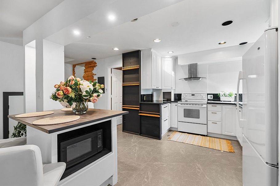 2069 Westview Drive North Vancouver, BC - 16