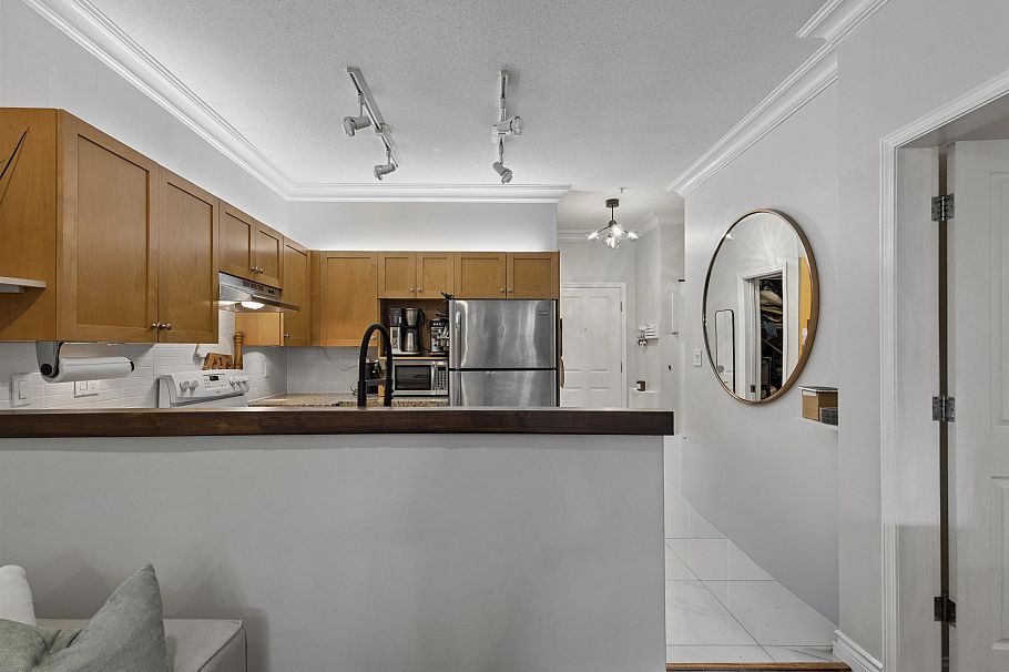 101 1675 W 10th Avenue Vancouver, BC - 11