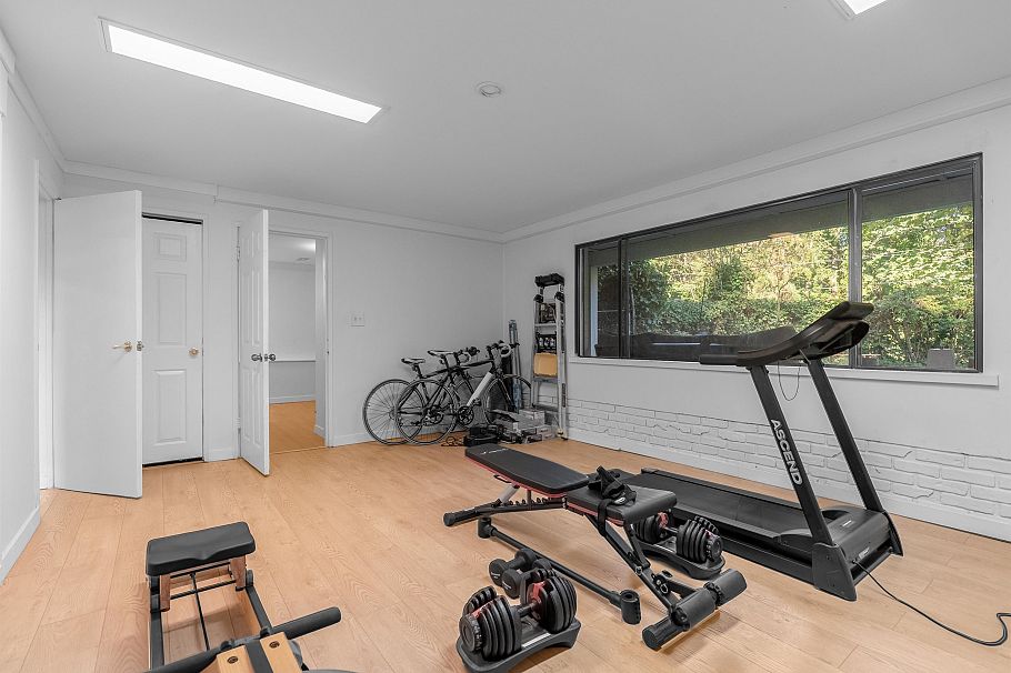 1835 Arborlynn Drive North Vancouver, BC - 27