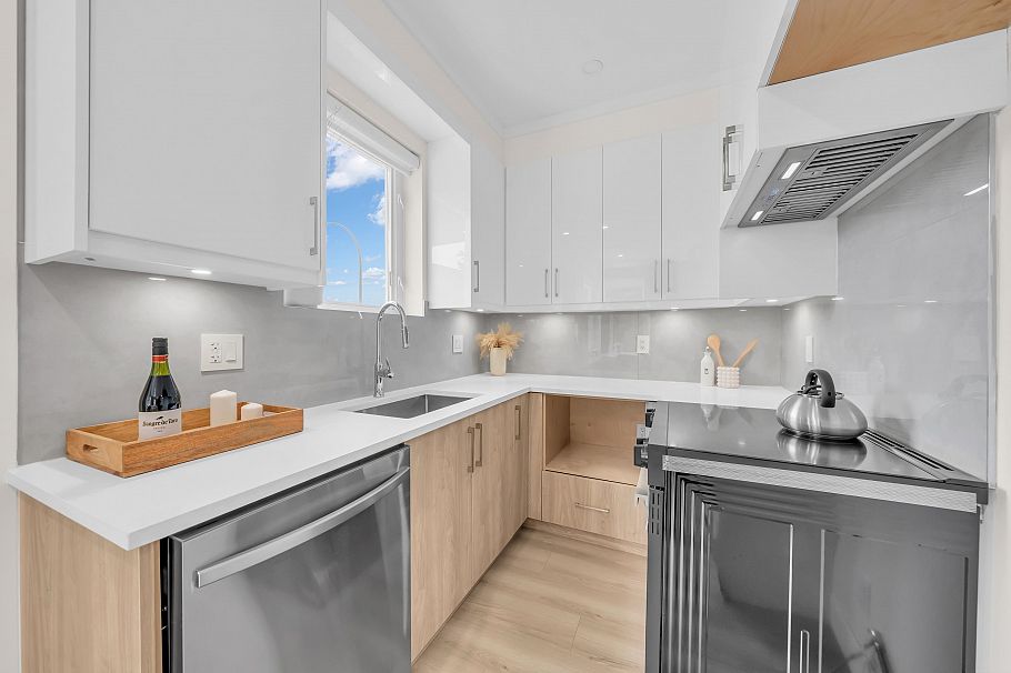 1 3581 Haida Drive Vancouver, BC - 9