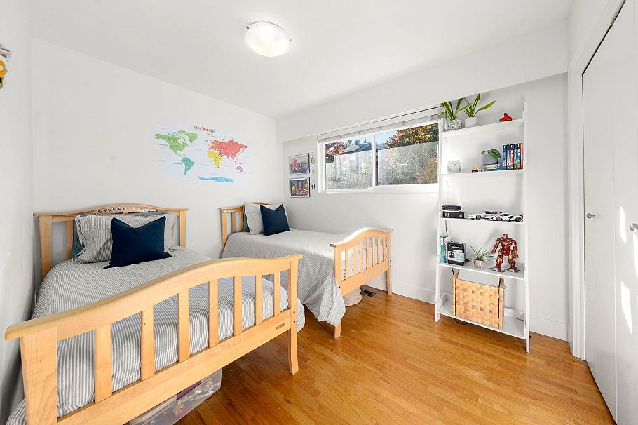 1147 Deep Cove Road North Vancouver, BC - 18