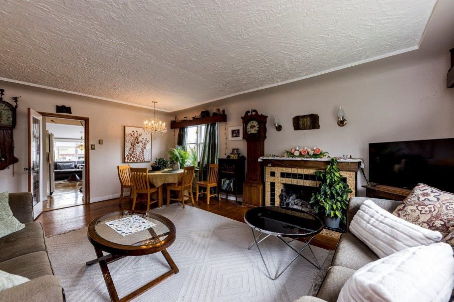 2057 Mahon Avenue North Vancouver, BC - 13