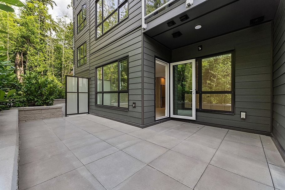209 3594 Malsum Drive North Vancouver, BC - 2