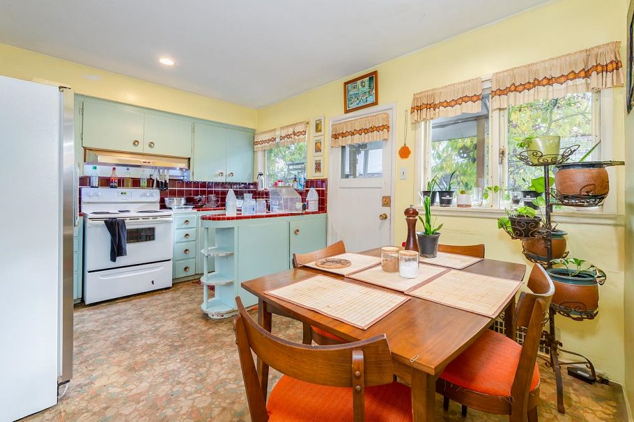 470 W 46th Avenue Vancouver, BC - 5