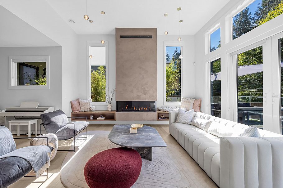 4324 Glencanyon Drive North Vancouver, BC - 2